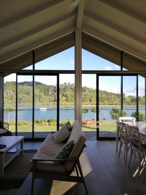 Purangi Waterfront Retreat Lägenhet Cooks Beach Exteriör bild